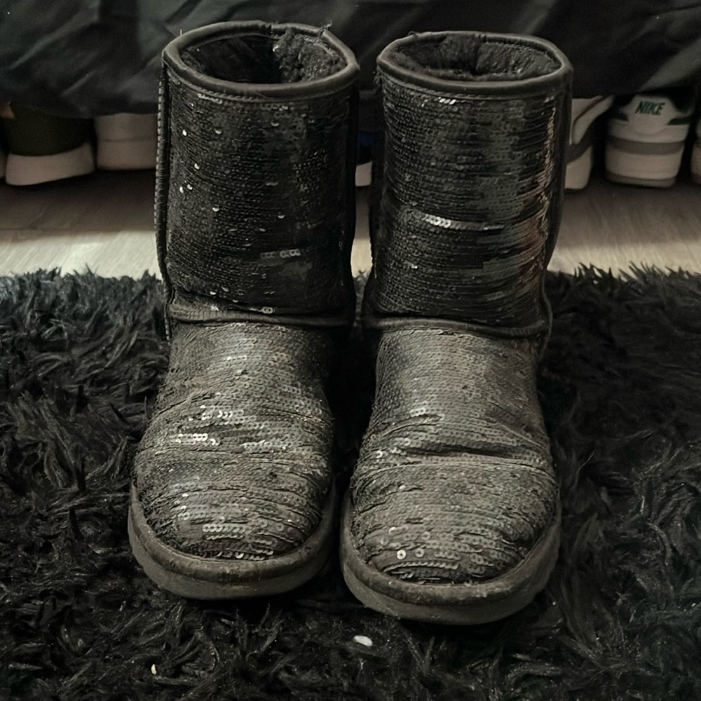 Women’s size 8 UGG sequin boots